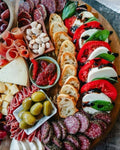 Tabla Capria con mozzarella, jamón crudo y focaccia – La Tabla del Este, Punta del Este