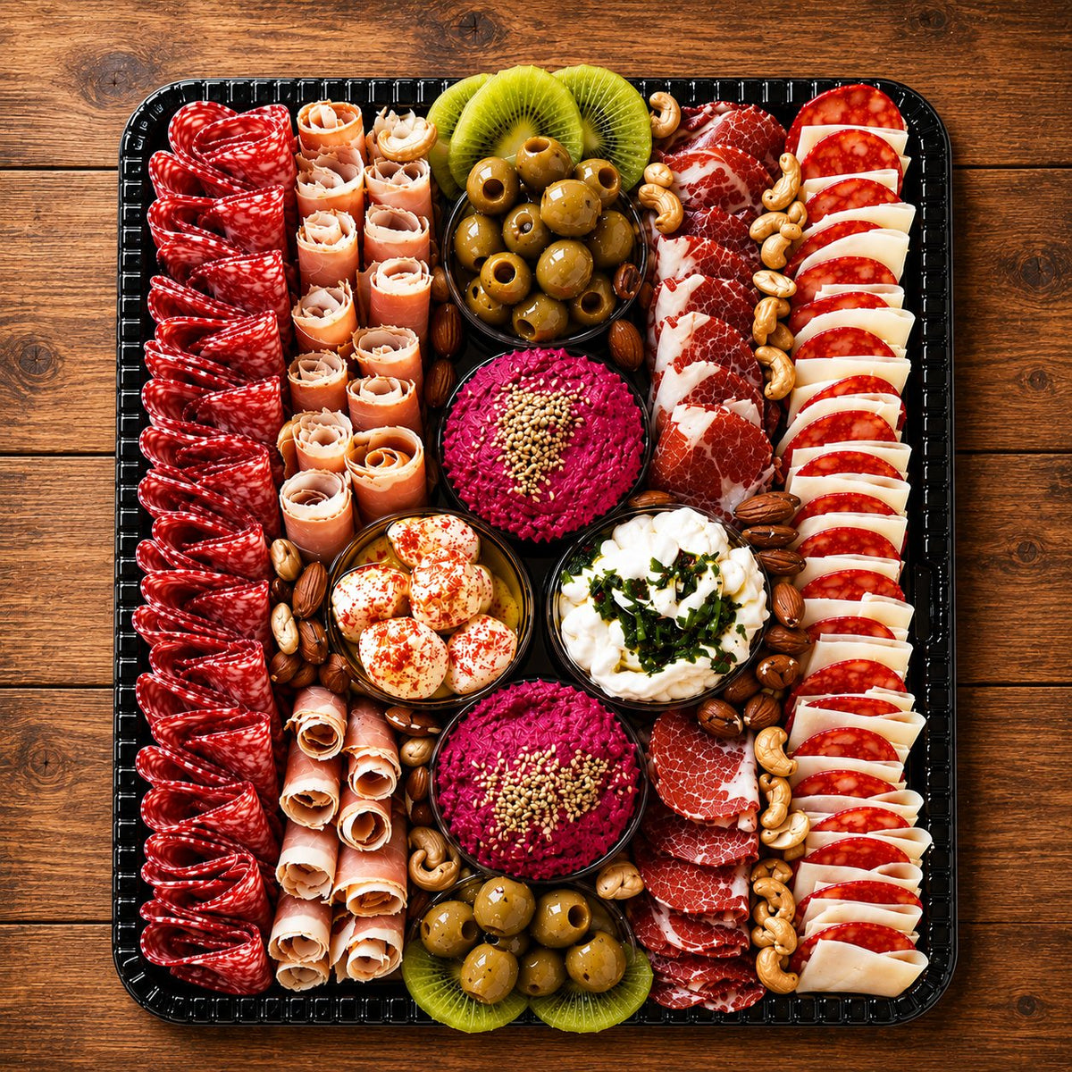 Tabla New York de fiambres, quesos y hummus de remolacha – La Tabla del Este, Punta del Este